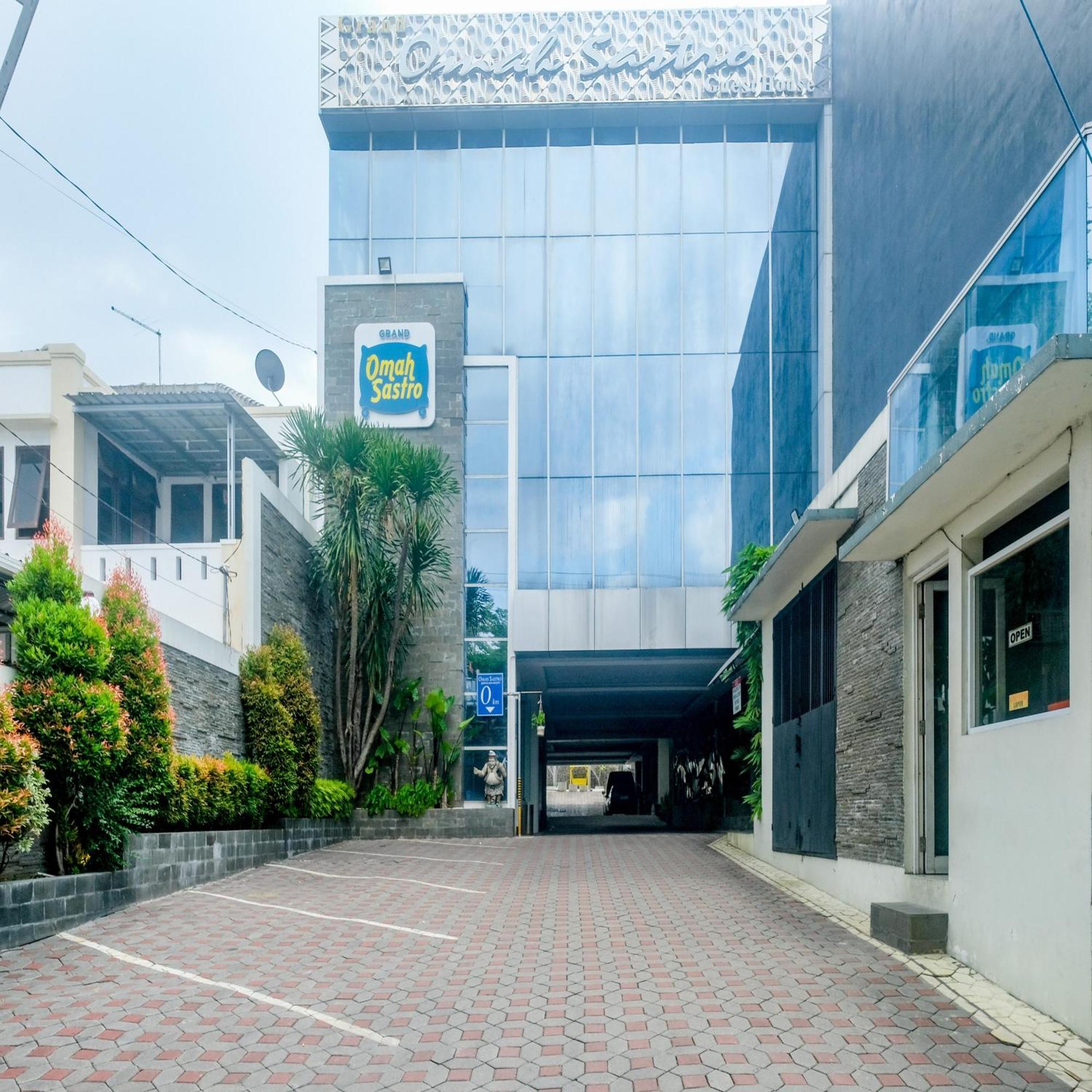 Hotel Sans Hotel Grand Omah Sastro Yogyakarta 3*