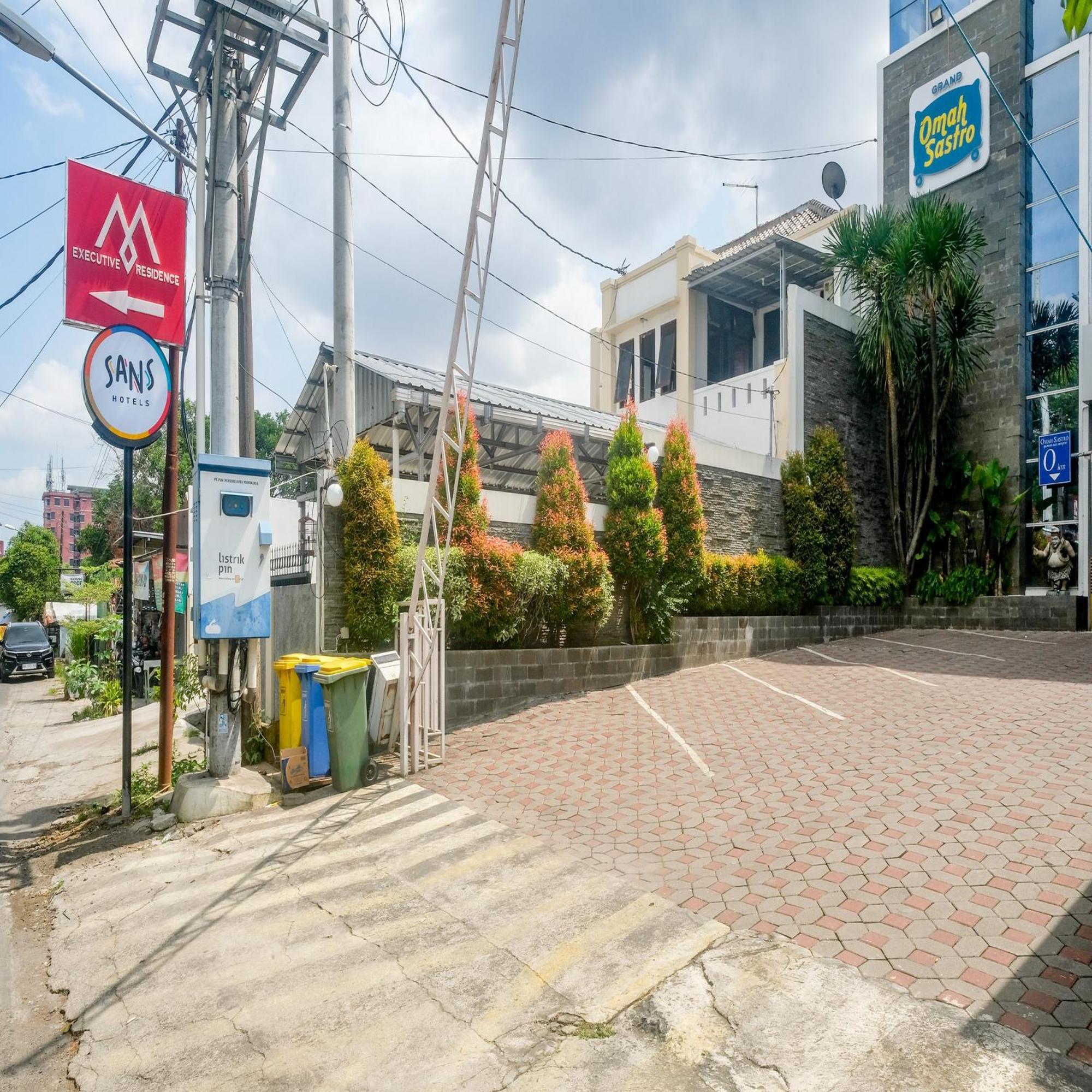 Sans Hotel Grand Omah Sastro Yogyakarta Maguwo