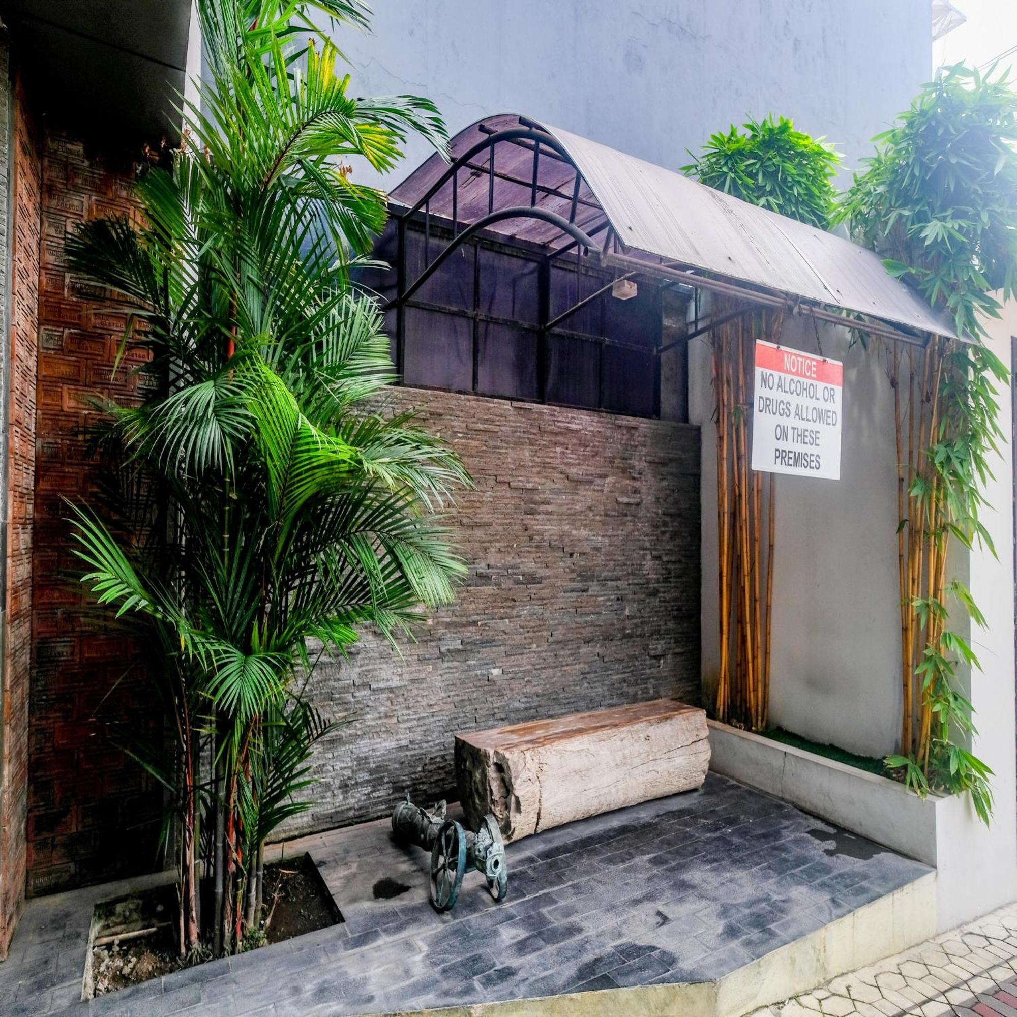 Sans Hotel Grand Omah Sastro Yogyakarta 3* Maguwo