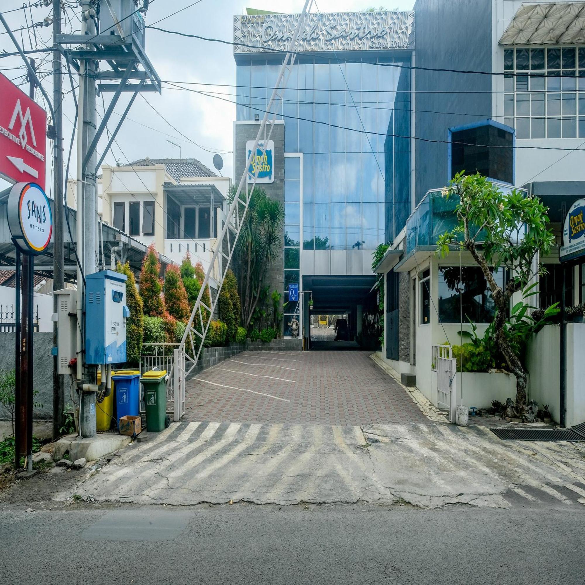 Hotel Sans Hotel Grand Omah Sastro Yogyakarta