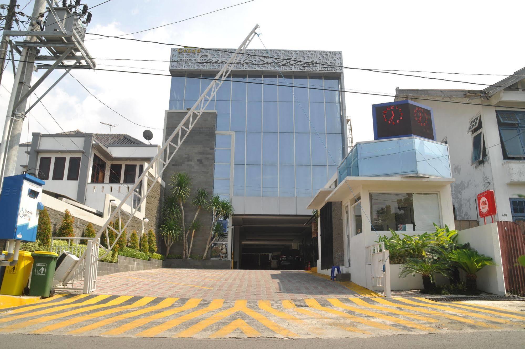 Sans Hotel Grand Omah Sastro Yogyakarta Maguwo