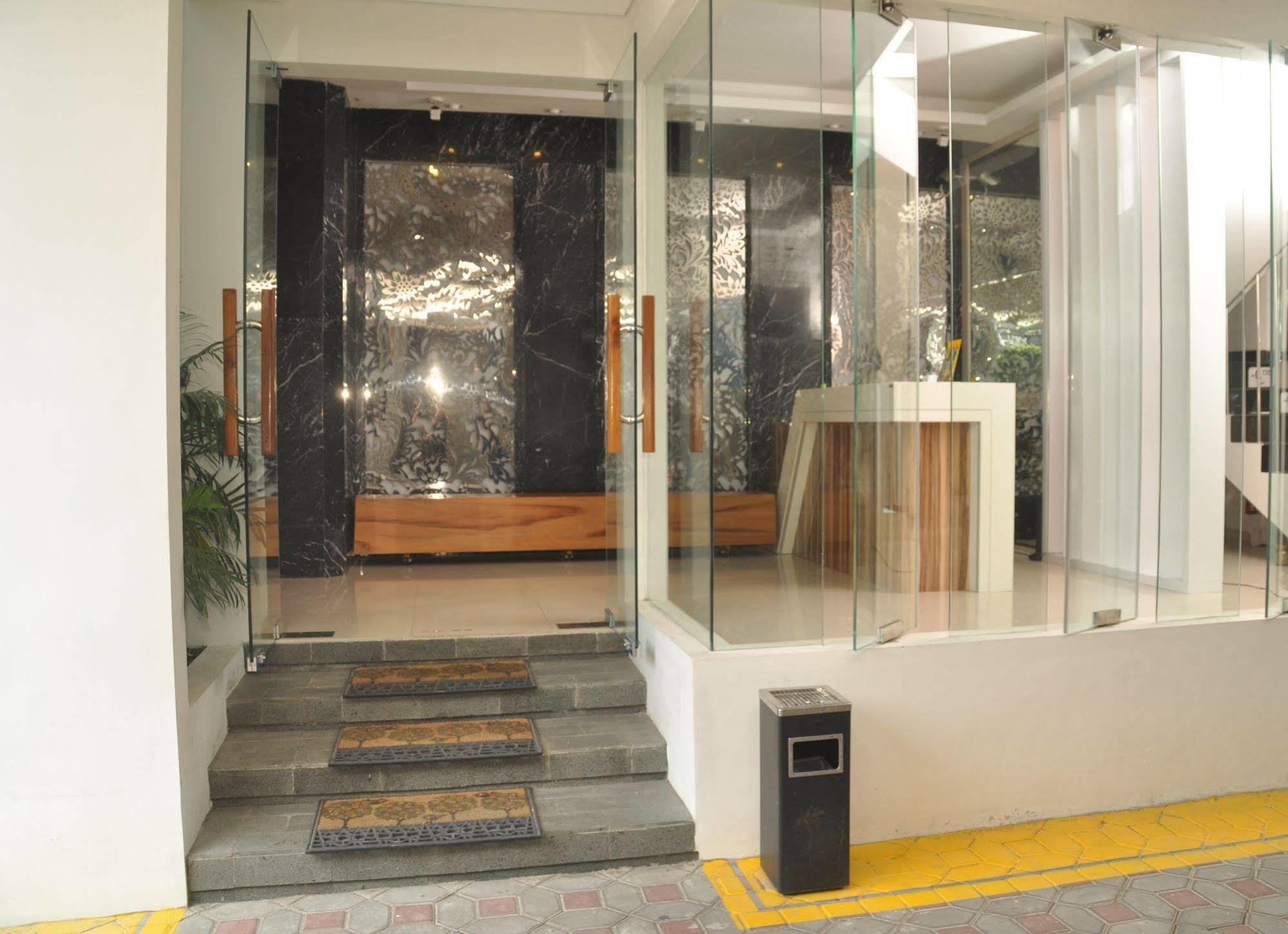 Hotel Sans Hotel Grand Omah Sastro Yogyakarta 3*